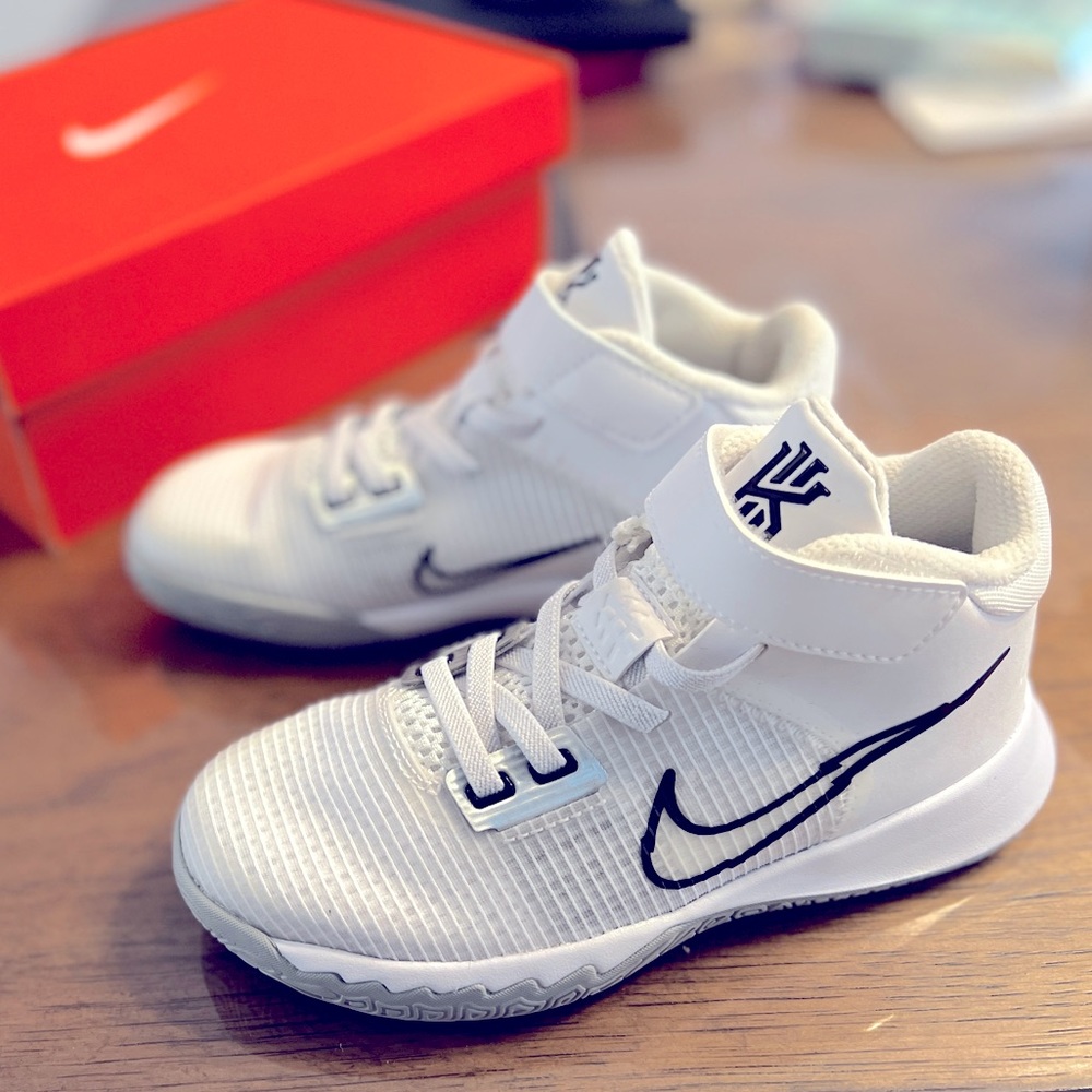 NIKE Kids Shoes - White/Silver - Brand New - size 12 c